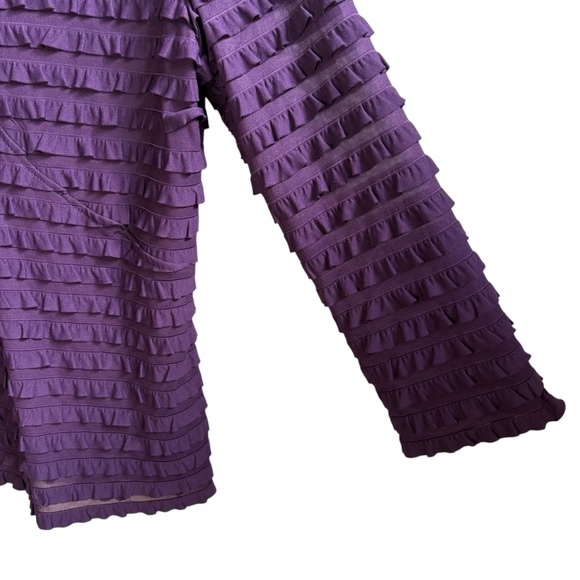 NWT Frank Lyman Ruffle Blouse Y2K-Inspired Top Women's Size 12 Deep V-Neck - Picture 3 of 9